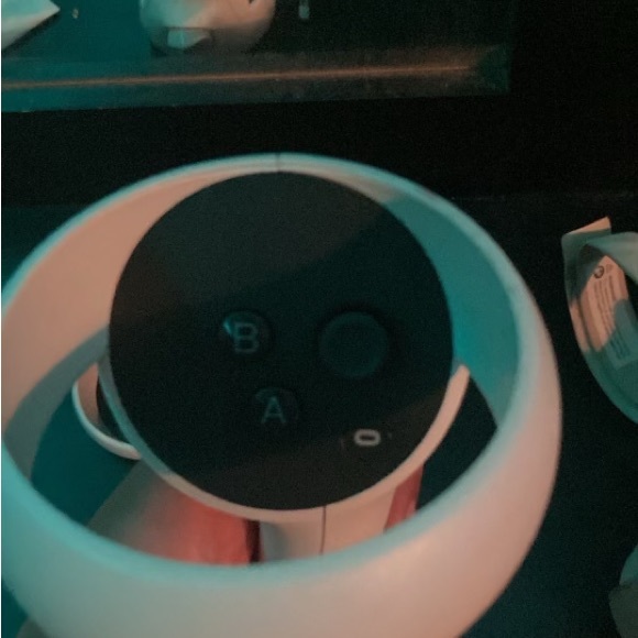 Oculus Quest 2 for sale (used) don’t play it anymore looking for money for it. - Picture 7 of 7